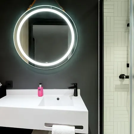 Hotel Moxy 4*