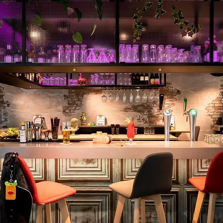 Moxy 4* Hága