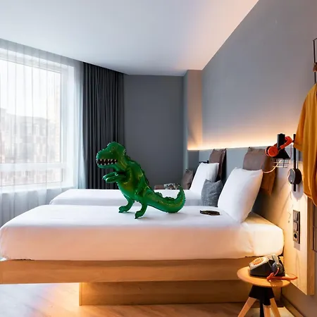 Moxy 4*