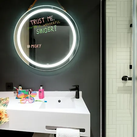 Moxy Den Haag