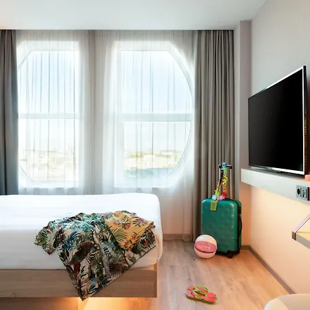 Moxy 4* Hága