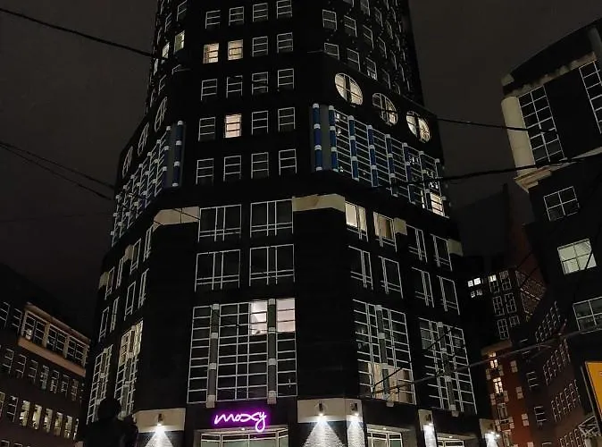 Hotel Moxy 4*